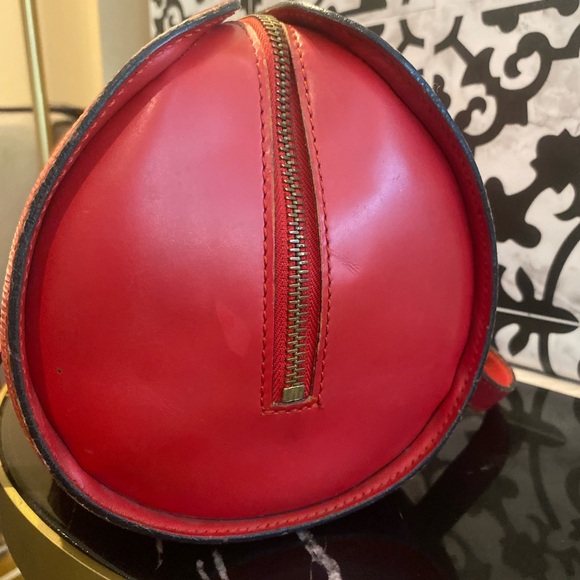 LOUIS VUITTON Epi Soufflot Castillan Red - Picture 4 of 9